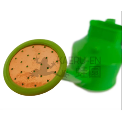 Regadera 0.9L verde con roseta de metal