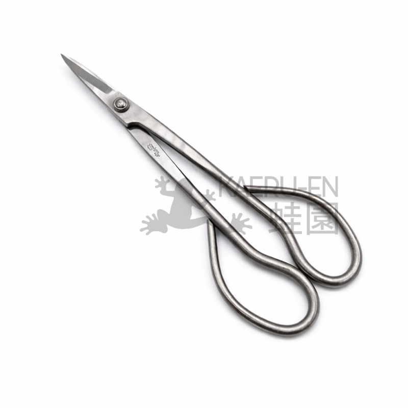 RYUGA Tijera pequeña 179 mm inox.
